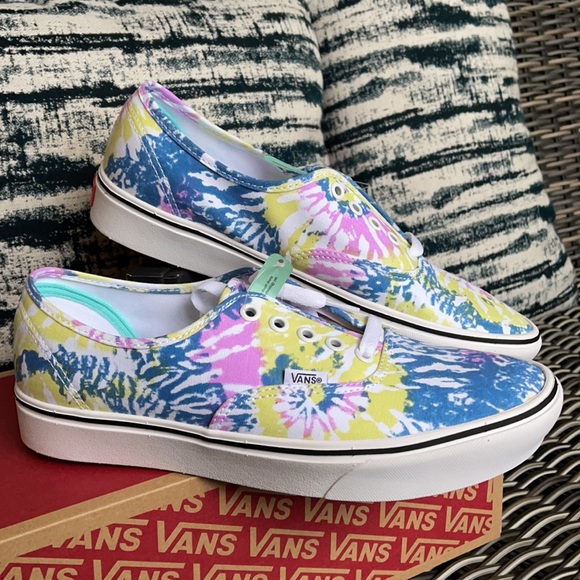 Vans Tie-Dye Canvas Low-Top Sneakers in Blue, Pink, Yellow - Picture 6 of 16